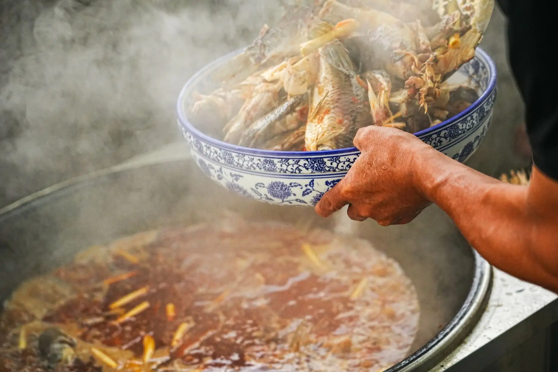 2025休闲零食行业趋势分析:重庆市场网红小吃与进口食品新动向