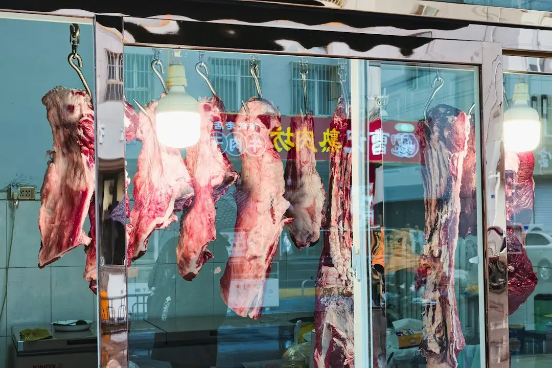 2025年重庆网红零食选购指南:童月依百货热门单品解析